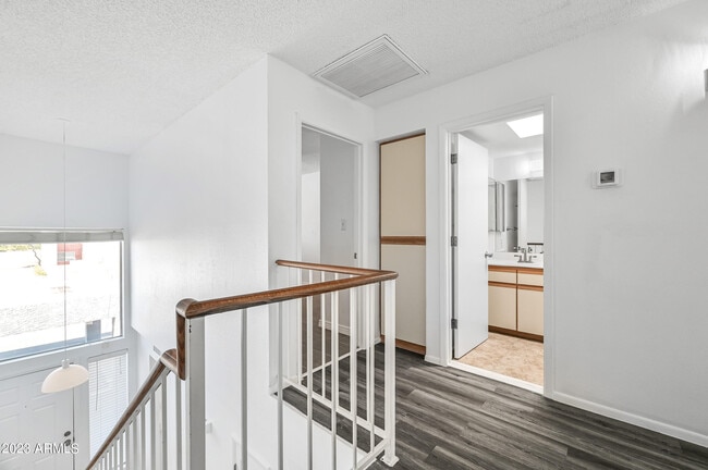 Building Photo - 220 N 22nd Pl