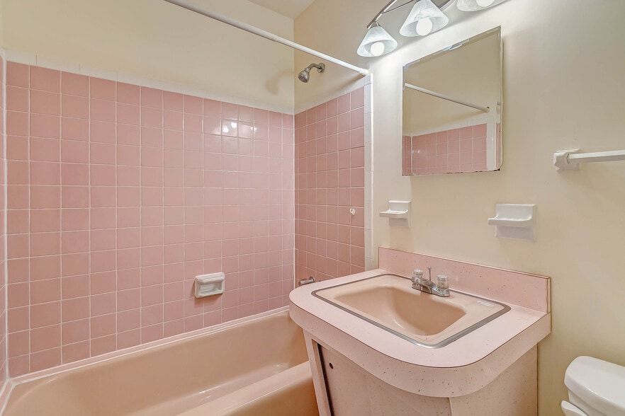 Building Photo - 8808 Patricia Ct