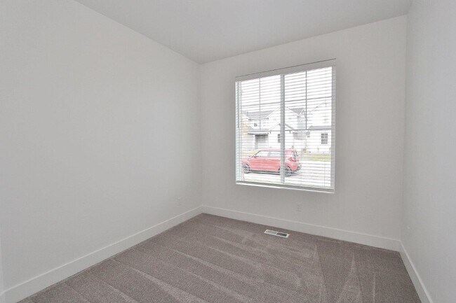 Building Photo - Immaculate Single-Level Home