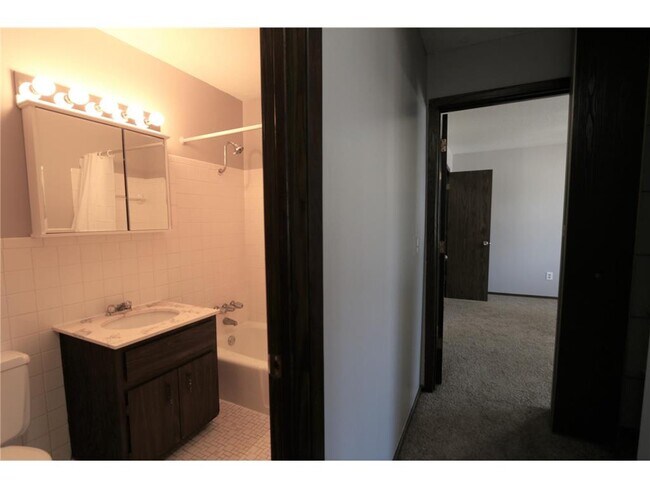 Building Photo - 3620 E 42nd St