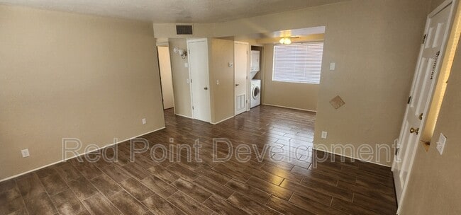 Building Photo - 3932 E Hayhurst Ln