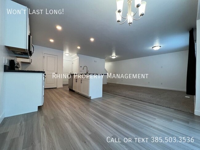 Building Photo - 5127 W Duet Dr
