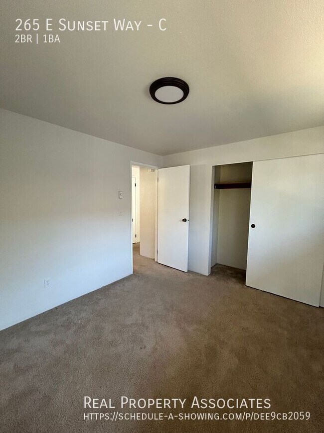Building Photo - 265 E Sunset Way