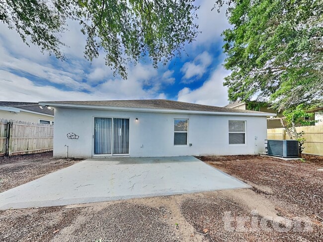 Building Photo - 1420 Shorewood Dr