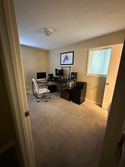 Building Photo - 5903 Blueridge Dr