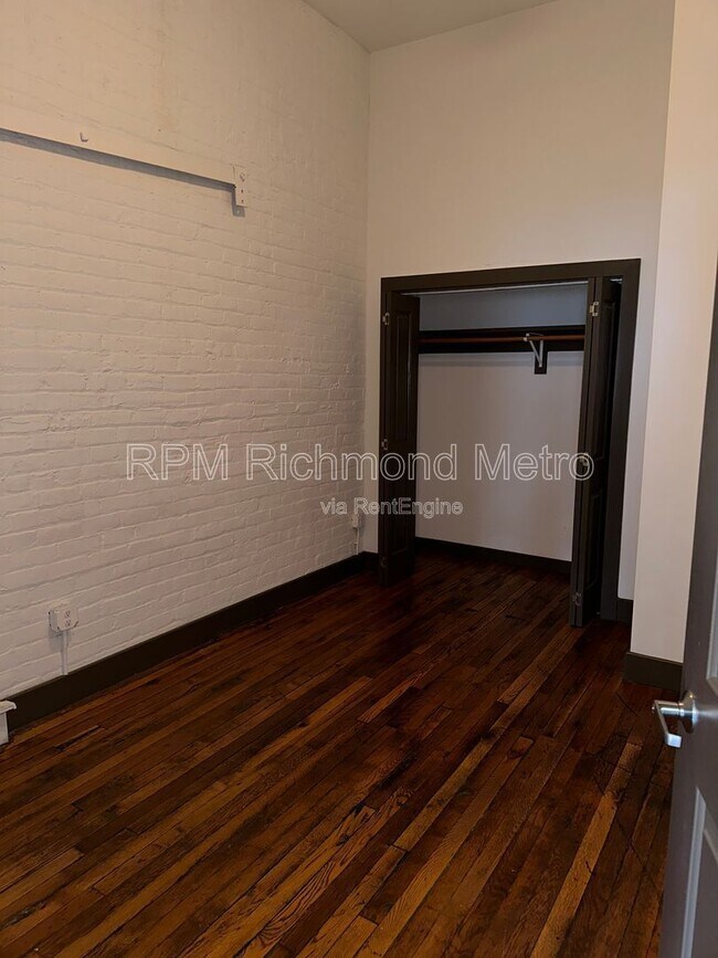 Building Photo - 1322 W Broad St