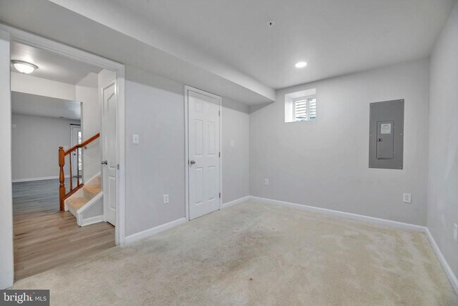 Building Photo - 8008 Hubble Dr