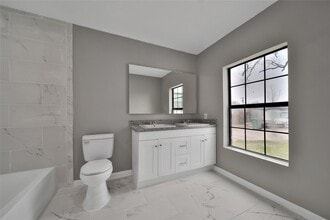 Building Photo - 1623 Main St