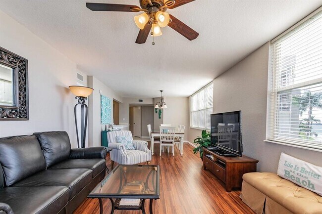 Building Photo - 6081 Bahia Del Mar Cir N