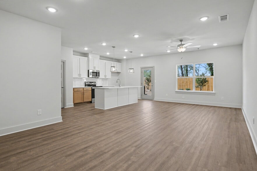Building Photo - 4237 Fern River Trl
