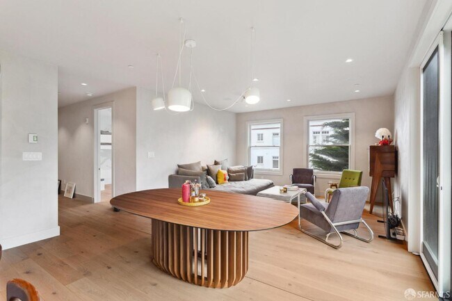 Building Photo - 754 Lake St