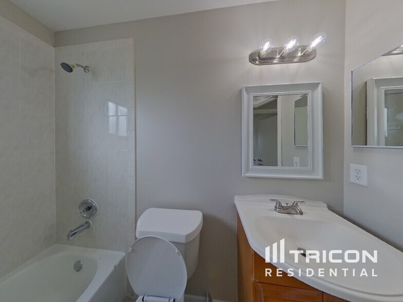 Building Photo - 7914 Tumblestone Dr