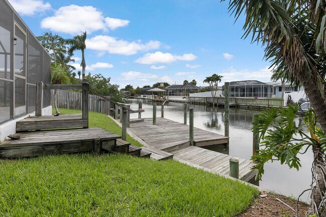 Building Photo - Paradise on the Beach!