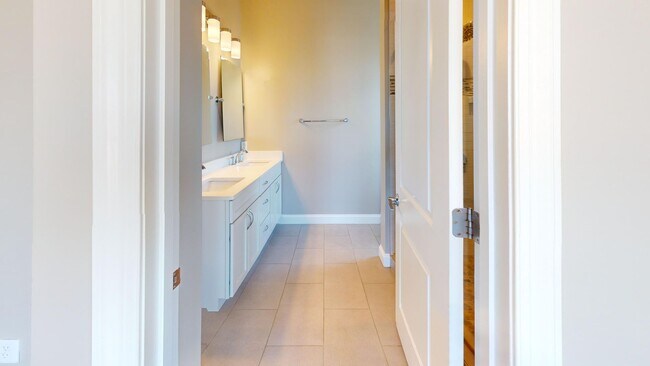 Building Photo - Stunning Three Bedroom Penthouse Condo W/Three Private Outdoor Spaces & Parking Included!