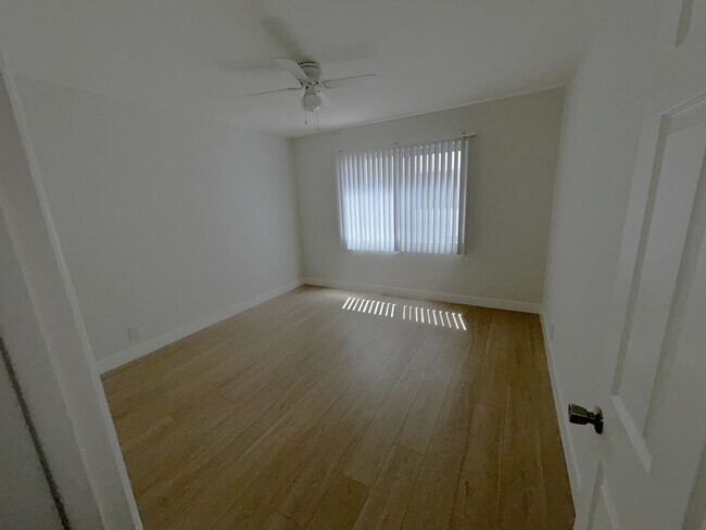Building Photo - 803 S Crenshaw Blvd