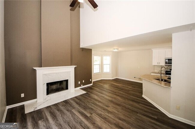 Building Photo - 121 Stoneforest Dr