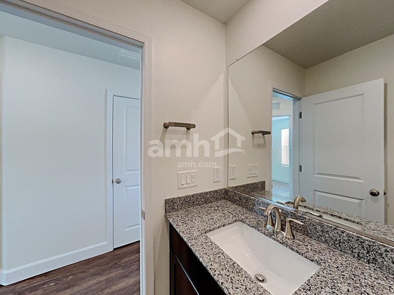 Building Photo - 684 W Laredo Ave