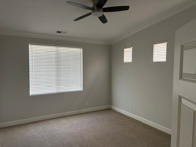Building Photo - 37771 Spruce Ct