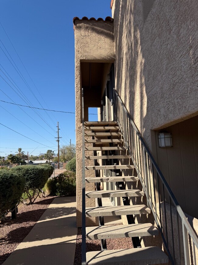 Building Photo - 1745 E Glenn St