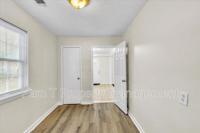Building Photo - 2310 Lorraine Dr