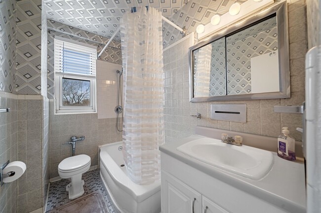 Building Photo - 1450 Palisade Ave