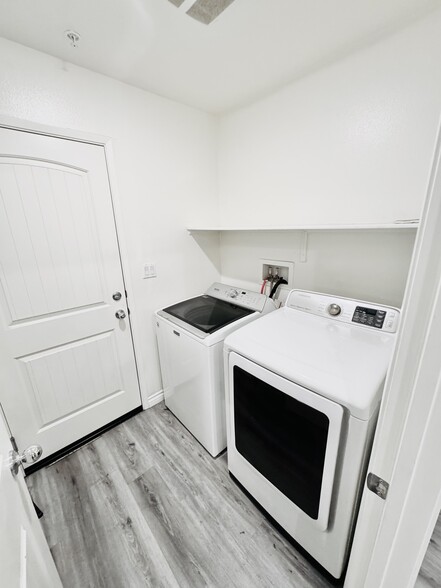 Building Photo - 1225 Corte del Sol