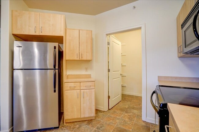 Building Photo - 5196 Sassafras Dr