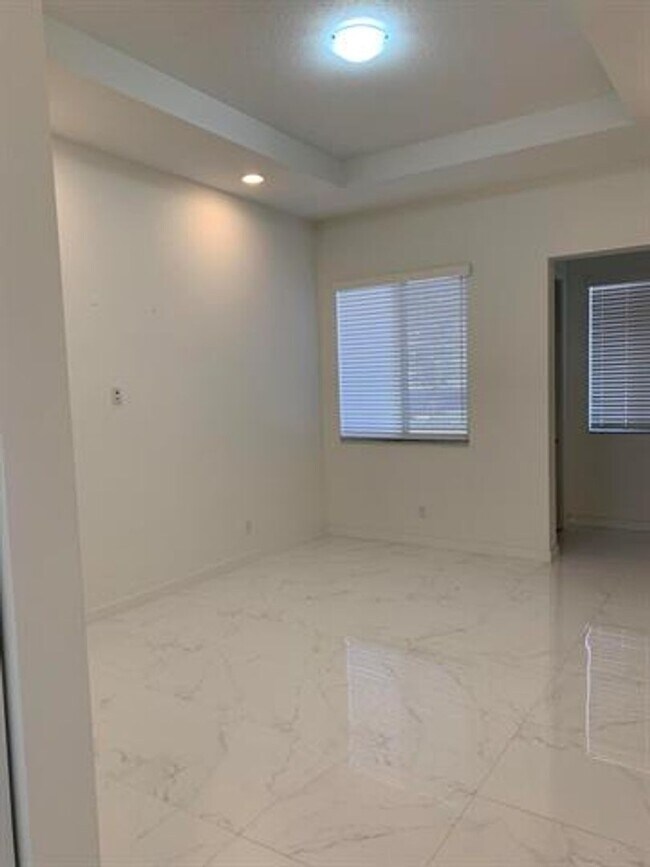 Building Photo - 1310 Pioneer Way