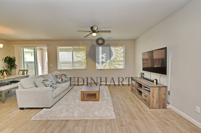 Building Photo - 502 Traverse Dr S