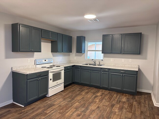 Building Photo - Remodeled 3/1!