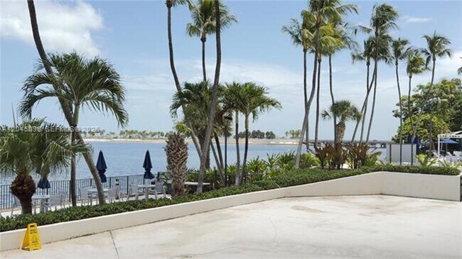 Building Photo - 2333 Brickell Ave