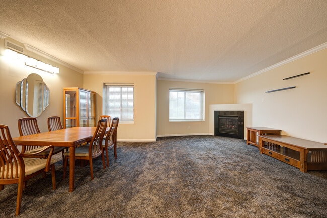 Building Photo - 242 Maple Ave