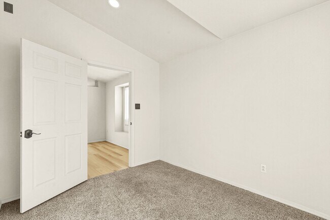 Building Photo - 4BR Home for Rent + Office/Bonus Room | Rio Rancho SE | 2-Car Garage | Large Yard