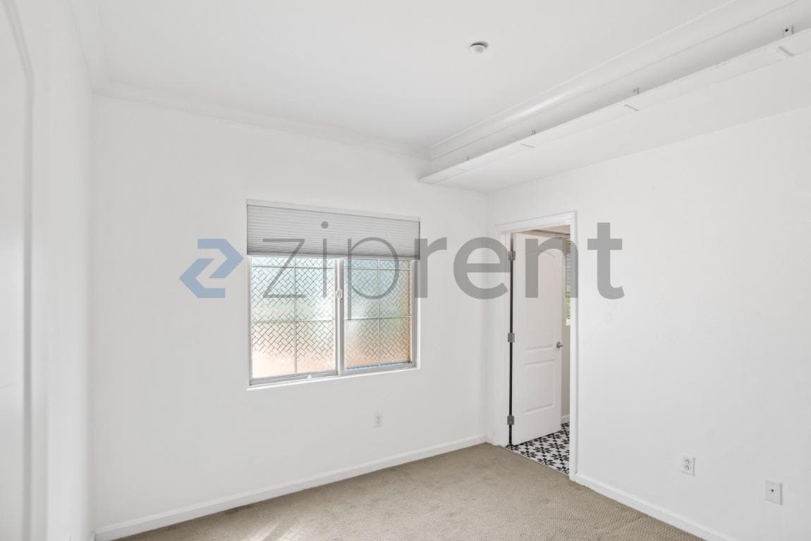 Building Photo - Unit 164