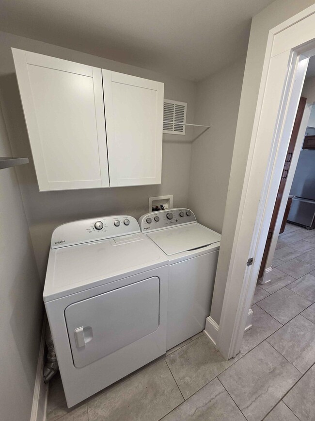 Building Photo - 270 S Cypress Ave