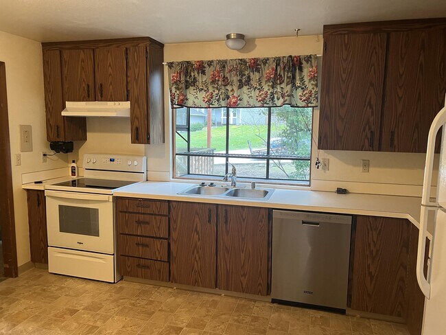 Building Photo - 4426 Holly Ln NW