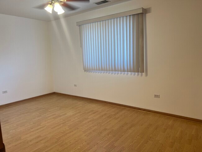 Building Photo - 11110 E Cove Cir