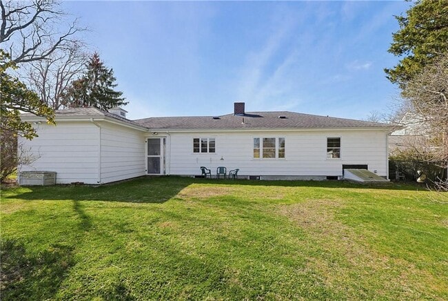 Building Photo - 111 Beach Rd