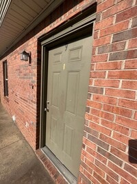 Building Photo - Desirable Modern Townhouse in Martin!