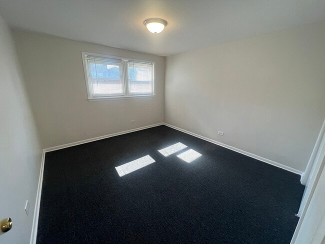 Building Photo - 7832 S Cregier Ave