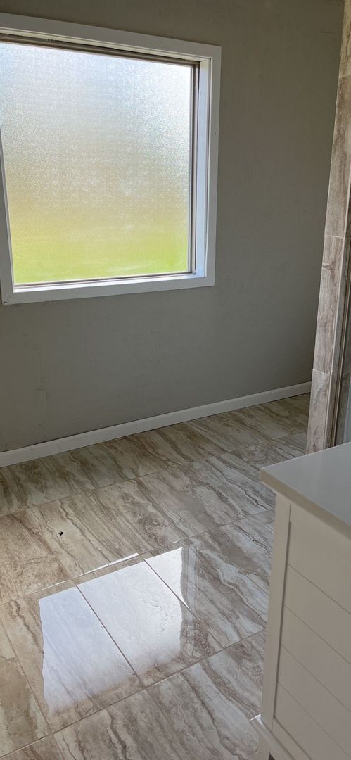 Building Photo - 4 Bedroom, 2 Bathroom Home