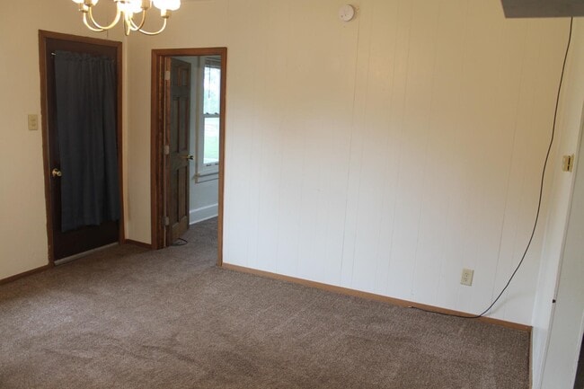 Building Photo - 707 W Main St