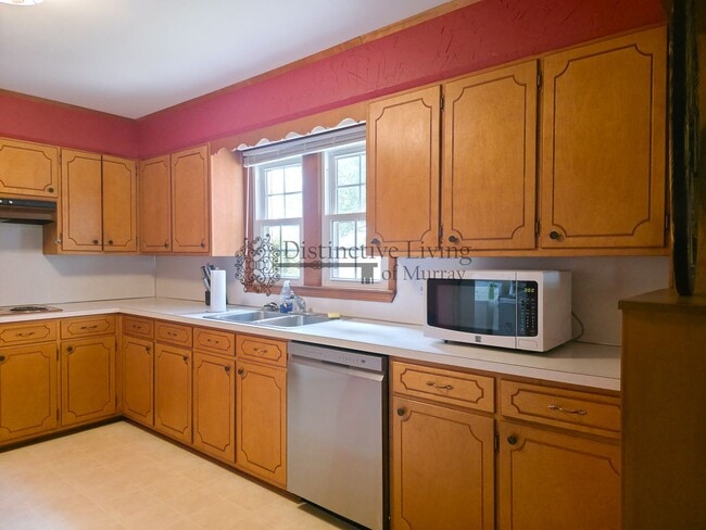 Building Photo - Attention Front Porch Sittin' Lovers- 2 bed 1 bath house in the country in Hazel