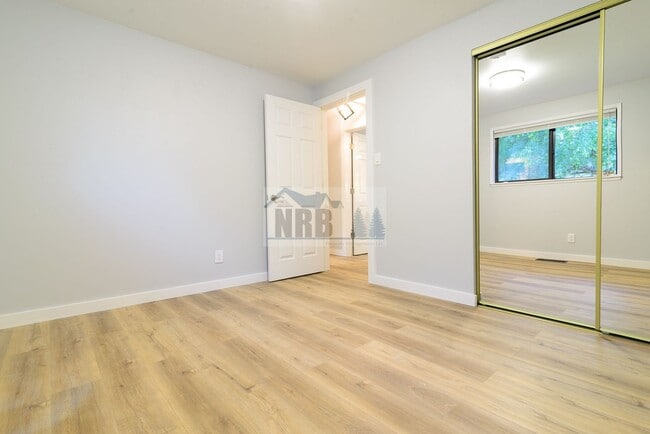 Building Photo - BRAND NEW 5 bed House in UP School District!
