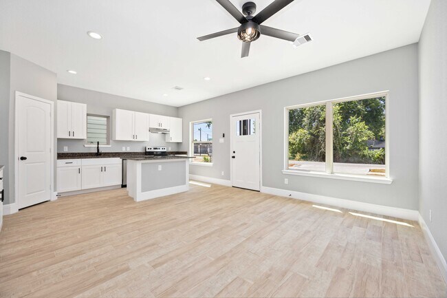 Building Photo - 4653 Mallow St