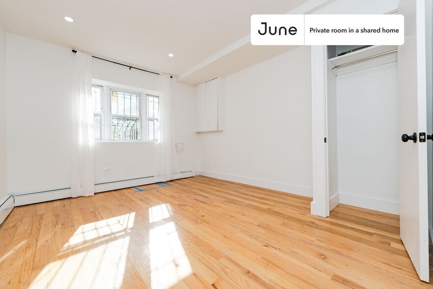 Building Photo - Room in Shared 3 bed/1 bath home