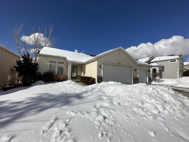 Building Photo - 113 Manilla Dr