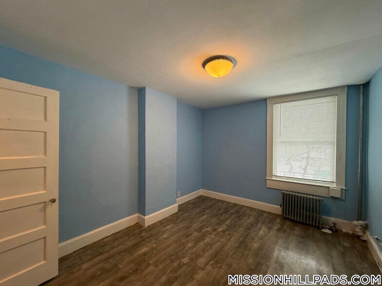 Building Photo - 82 Rockland St