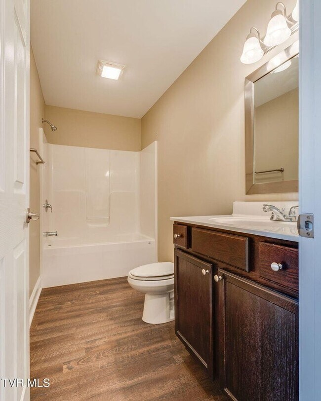 Building Photo - For Rent — Modern Duplex Near Historic Jonesborough