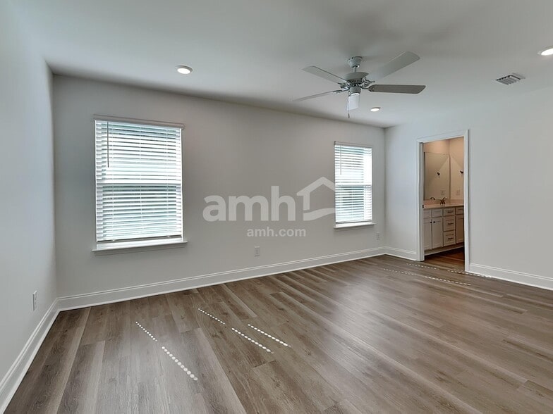 Building Photo - 551 Armstrong Curv